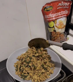 ซอสกะเพราผัดพริกแห้ง